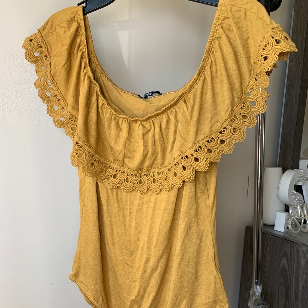 OFFSHOULDER BODYSUIT